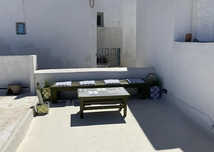 Camaraki House , Chora *