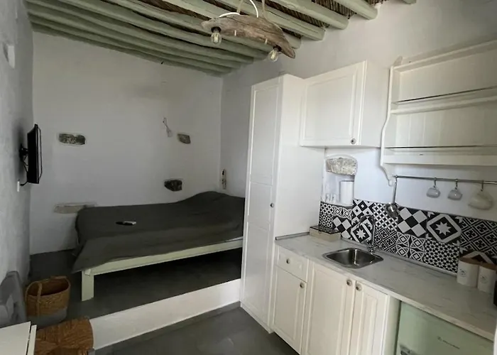 Camaraki House , Chora *