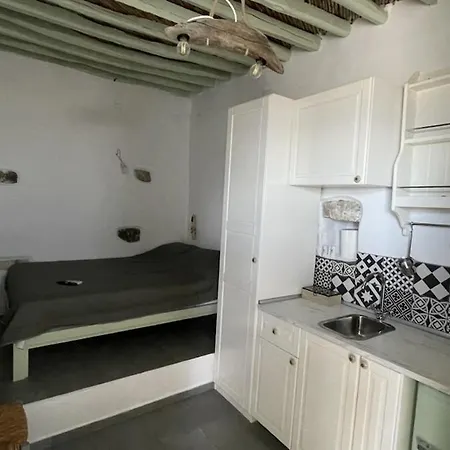 Camaraki House , Chora *